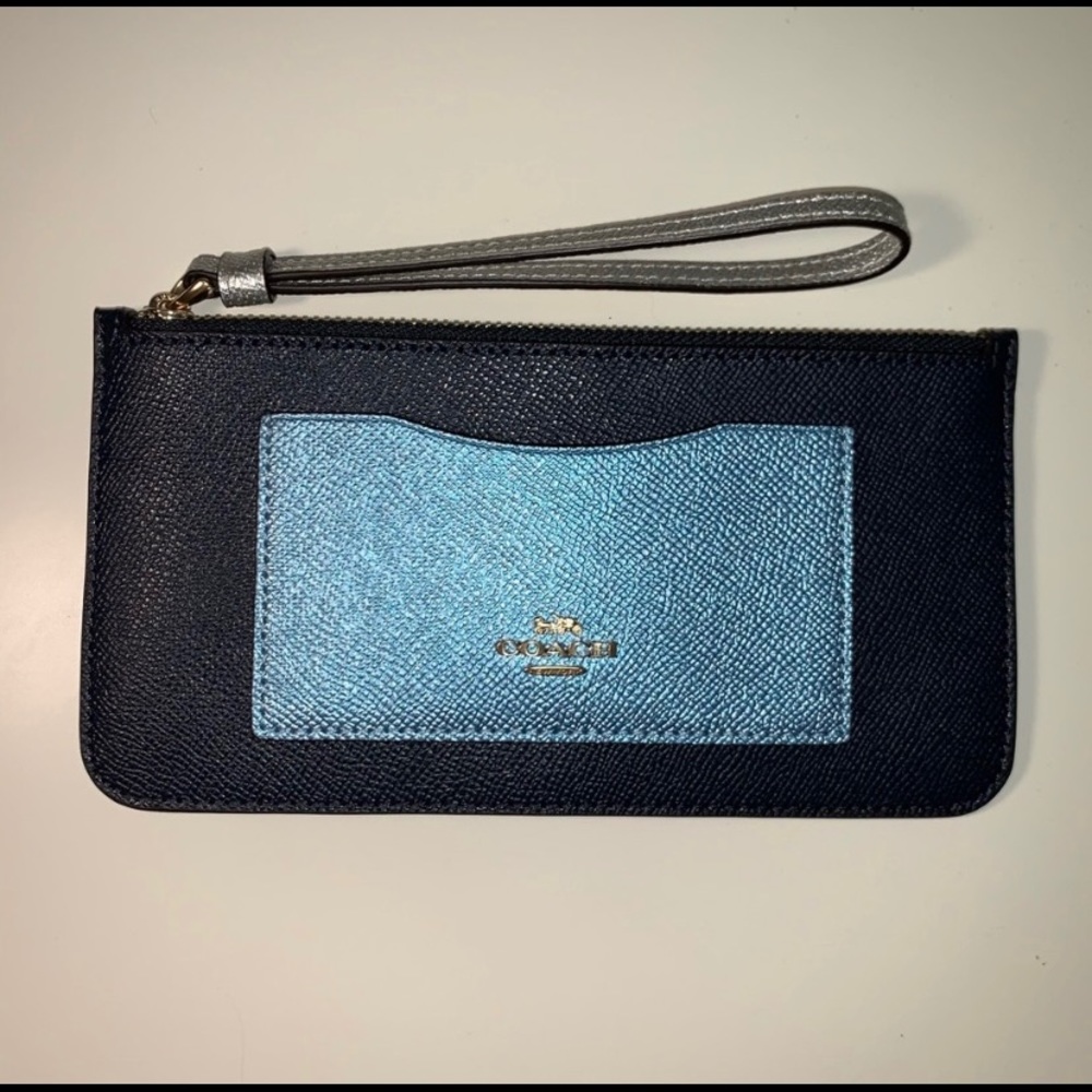 SOLD - Coach zip top wallet